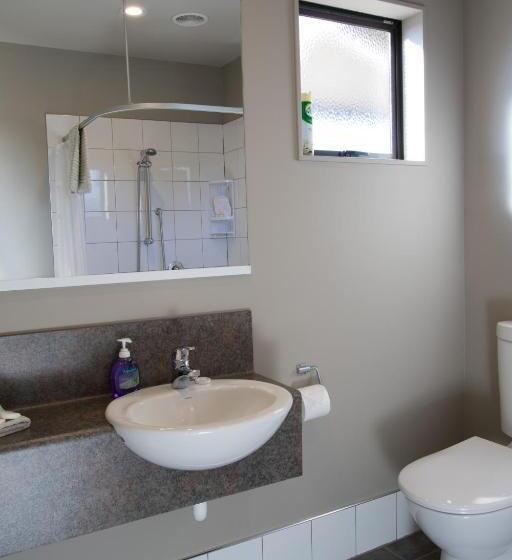 استودیوی لوکس, Stations Inn