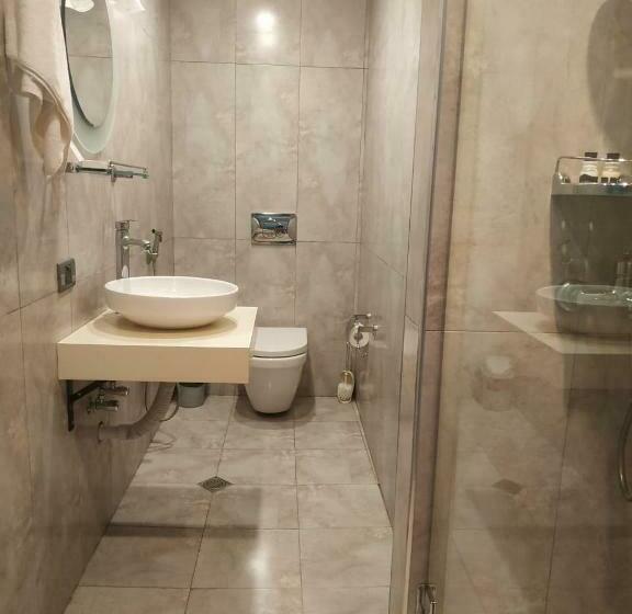 اتاق لوکس با بالکن و چشم‌انداز دریا, Sea Breeze Apartments Lighthouse