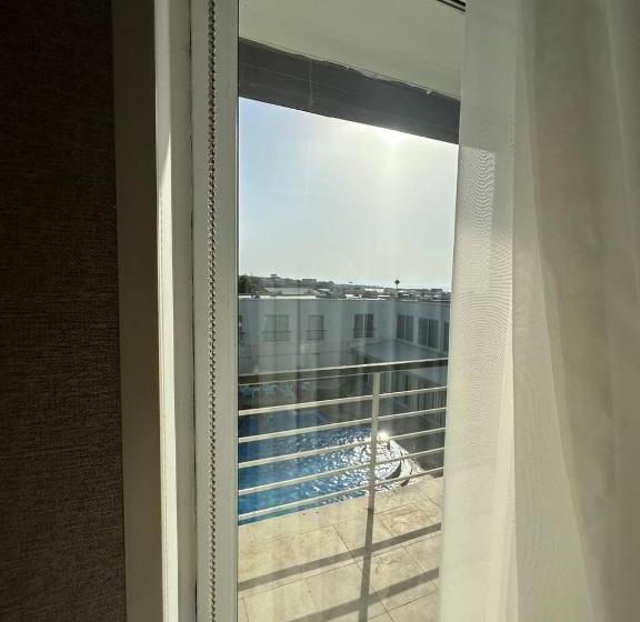 اتاق لوکس با بالکن و چشم‌انداز دریا, Sea Breeze Apartments Lighthouse