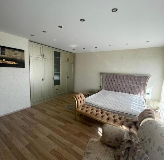 اتاق لوکس با بالکن و چشم‌انداز دریا, Sea Breeze Apartments Lighthouse