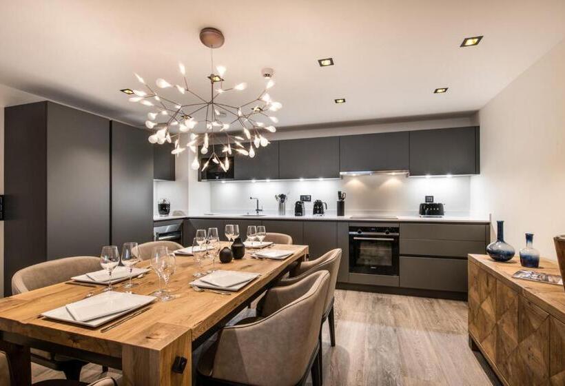 Апартаменты 3 Спальни, Manali Lodge By Alpine Resorts