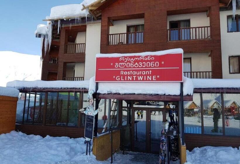 سوییت, New Gudauri Loft 2   Mountain Harmony, Quiet & Cosy Place Next To Main Lift