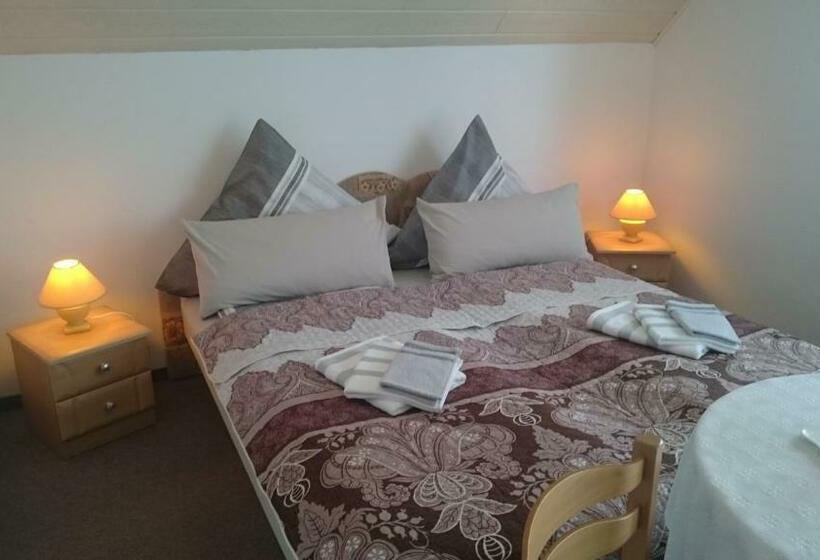 スタンダードルーム, Natalie Appartment