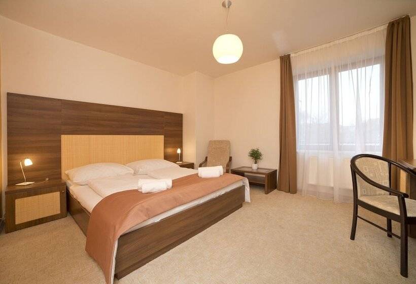 수피리어 트리플 룸, Art