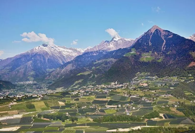 Perhehuone, Garni Ehrenfels