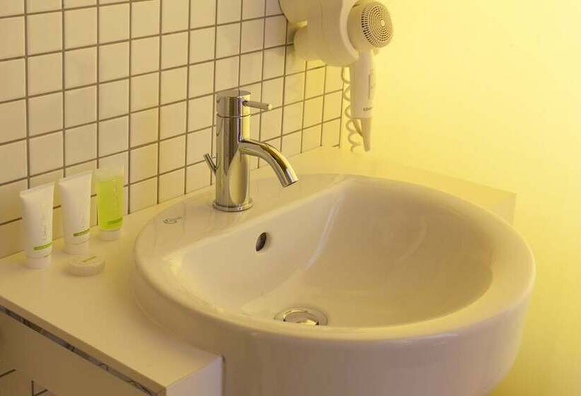 اتاق سوپریور سه تخته, Golf Prague