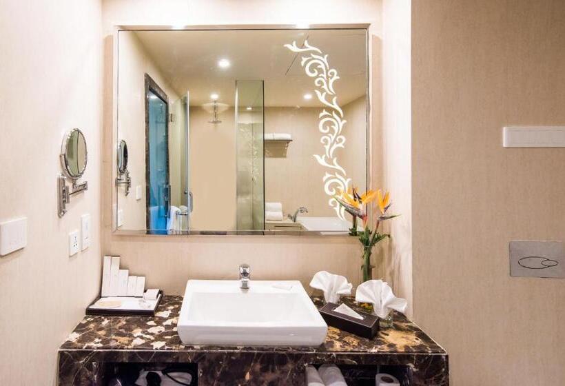 带大床的豪华间, Howard Johnson By Wyndham, Hebbal, Bengaluru