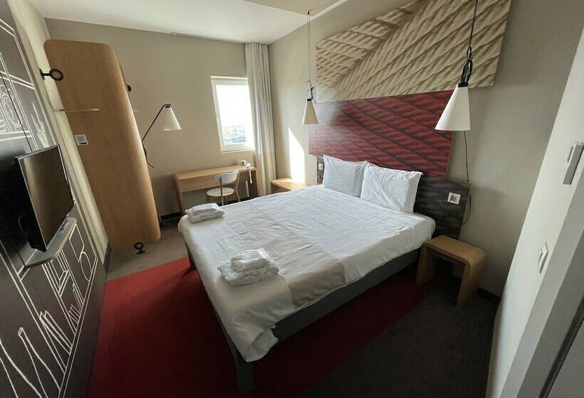 Номер Superior, Ibis Sofia Airport