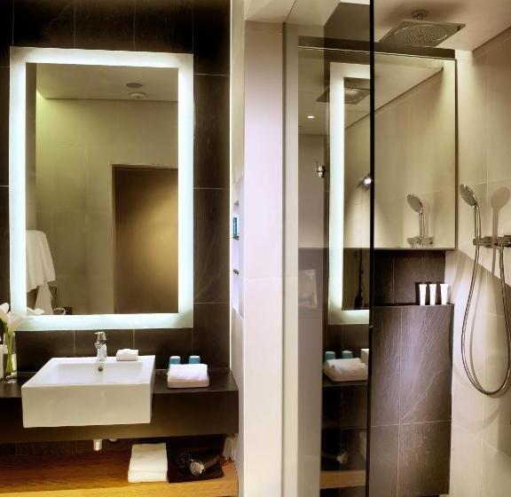 اتاق پرمیوم, One Farrer