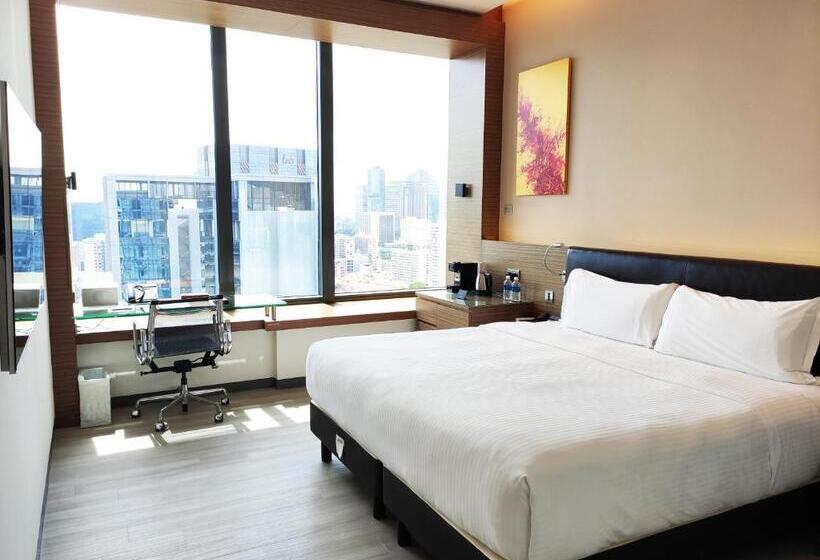 اتاق پرمیوم, One Farrer