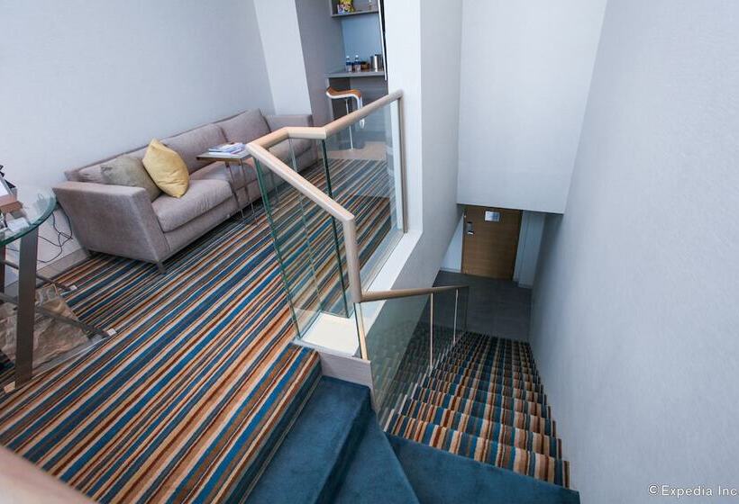 اتاق استاندارد, One Farrer