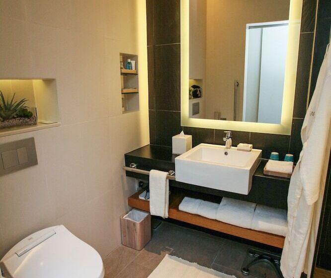 اتاق پرمیوم, One Farrer