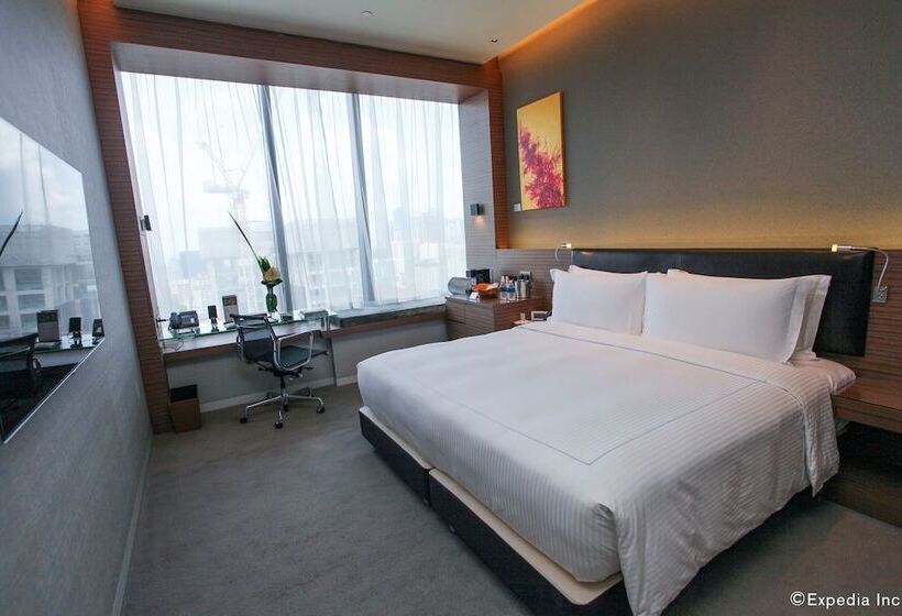 اتاق پرمیوم, One Farrer