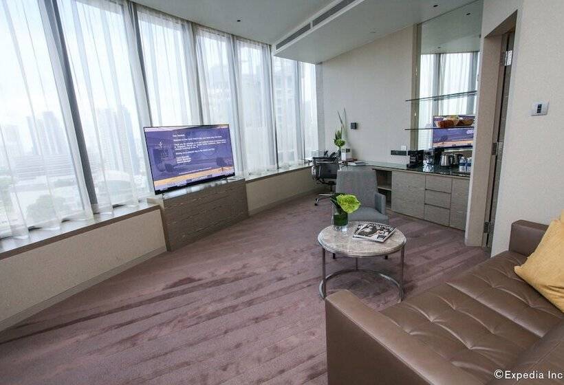 اتاق پرمیوم, One Farrer