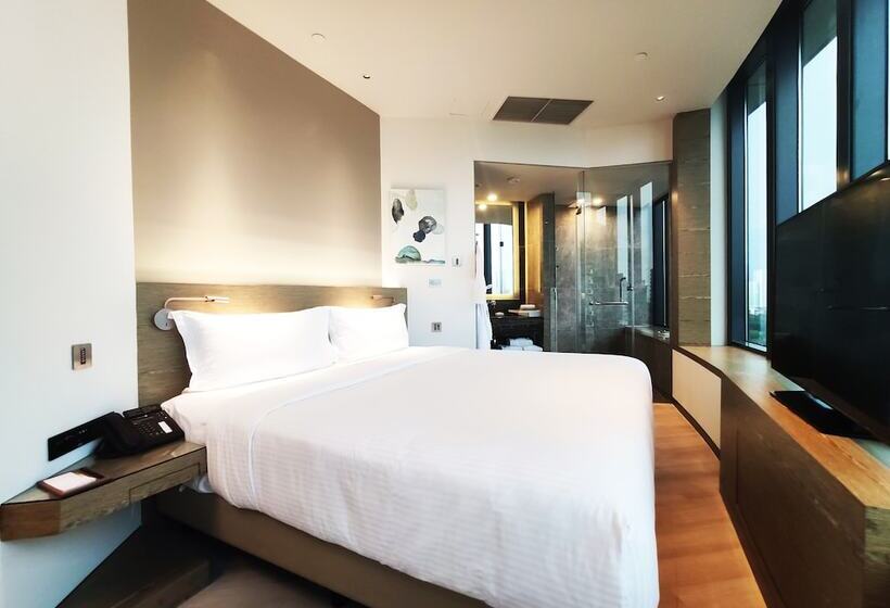 اتاق پرمیوم, One Farrer