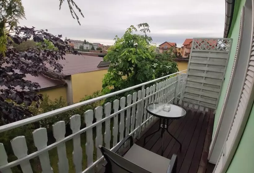 Standard Yhden Hengen Huone, Ow Sargus