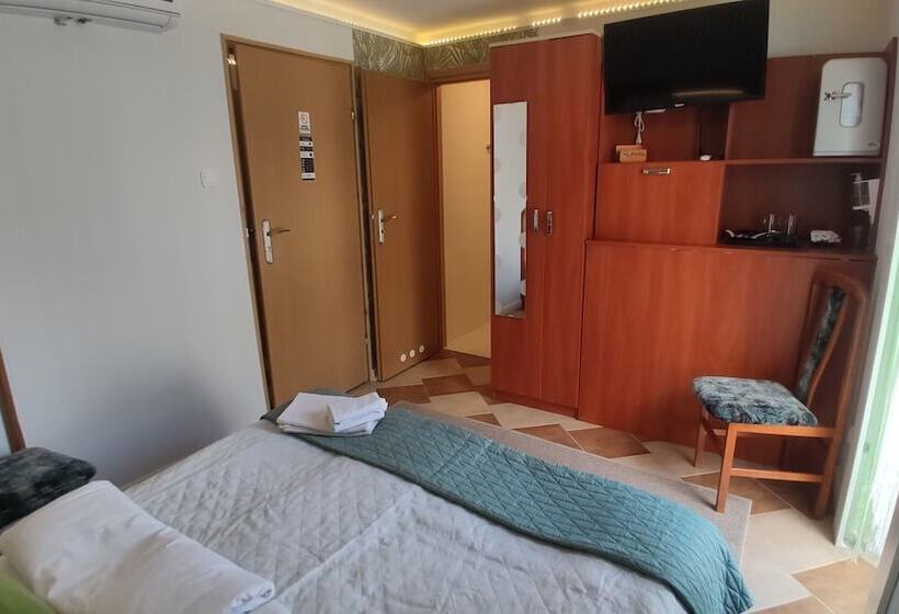 اتاق استاندارد یک نفره, Ow Sargus