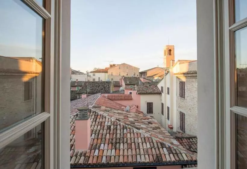 سوئیت با بالکن, Palazzo Rotati