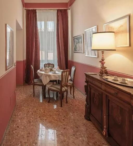 سوئیت با تخت بزرگ, Palazzo Rotati