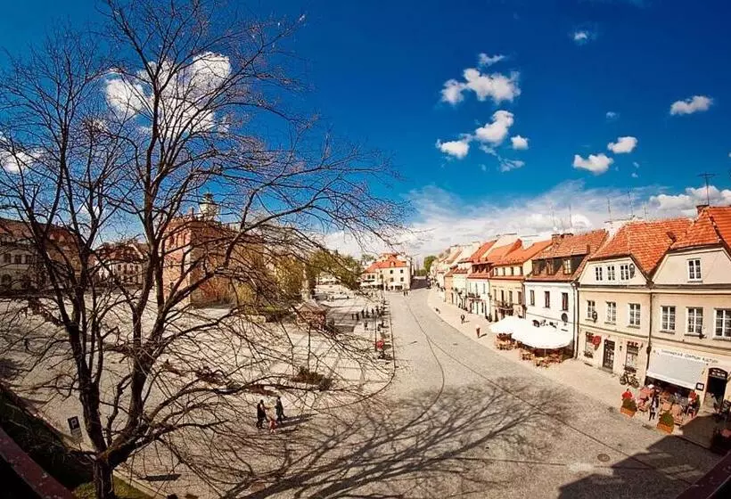 Deluxe-huone, Pod Ciżemką