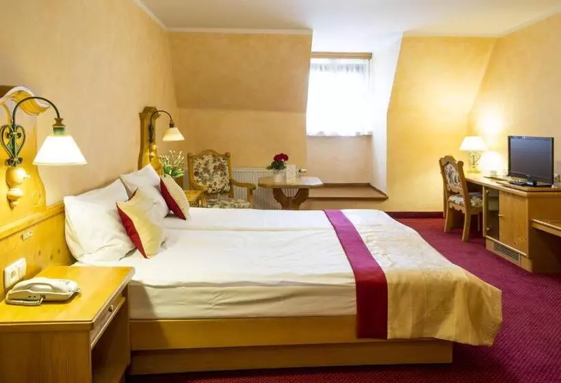 Deluxe-huone, Pod Ciżemką