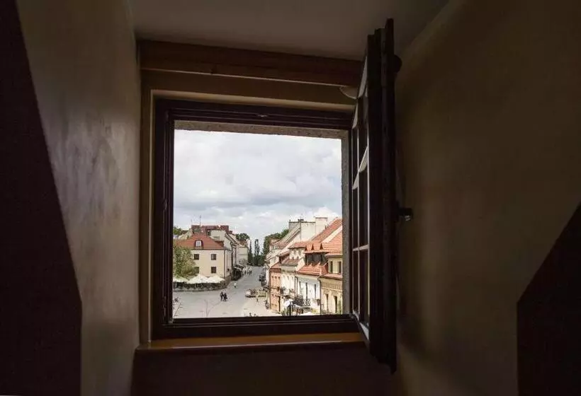 Deluxe-huone, Pod Ciżemką