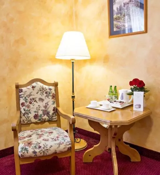 Superior-studio, Pod Ciżemką