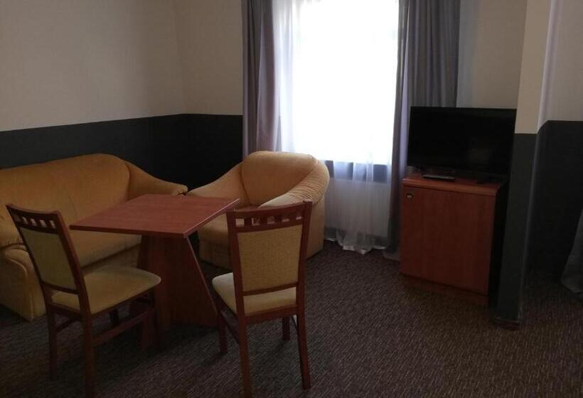 エコノミートリプルルーム, Rezydencja Bristol Kaiserhof 1858