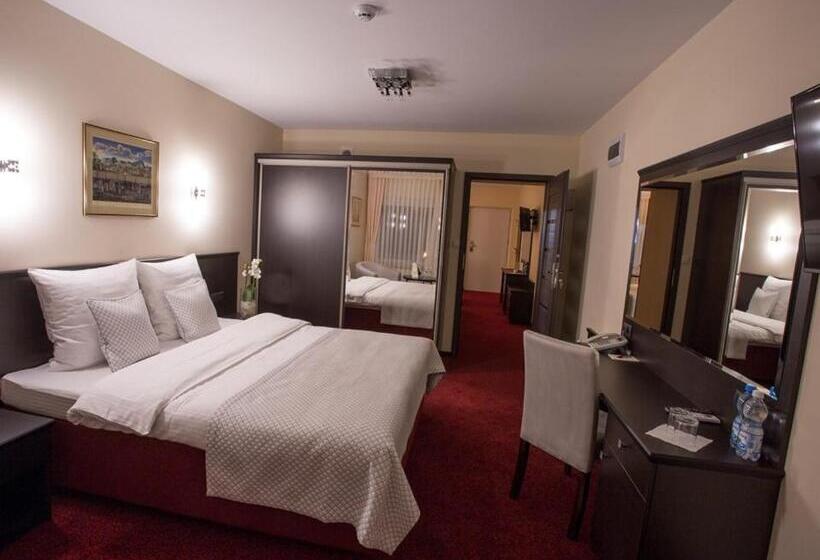 חדר משפחתי קלאסי, Soray