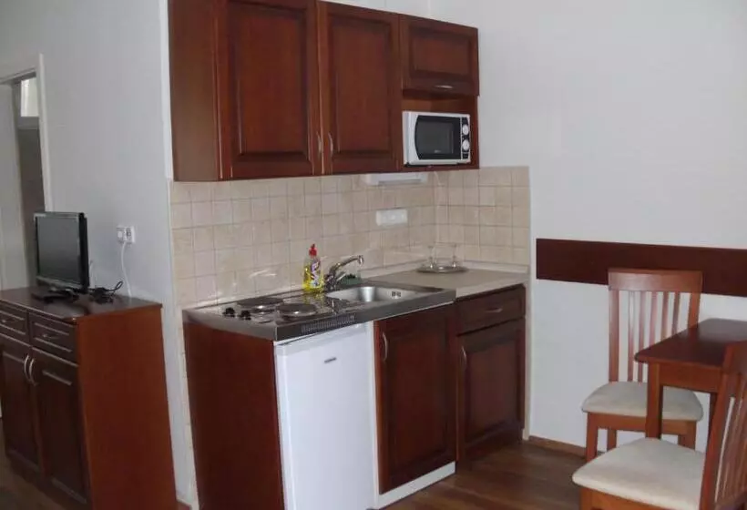 スタンダード4人部屋, Szieszta Panzió