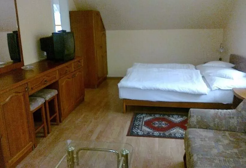 スタンダード4人部屋, Szieszta Panzió