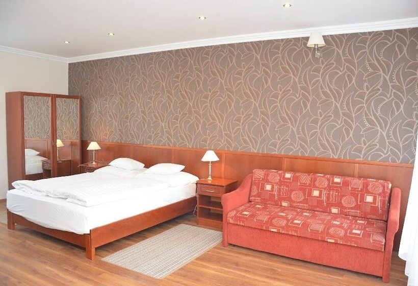 استودیوی استاندارد, Szieszta Panzió