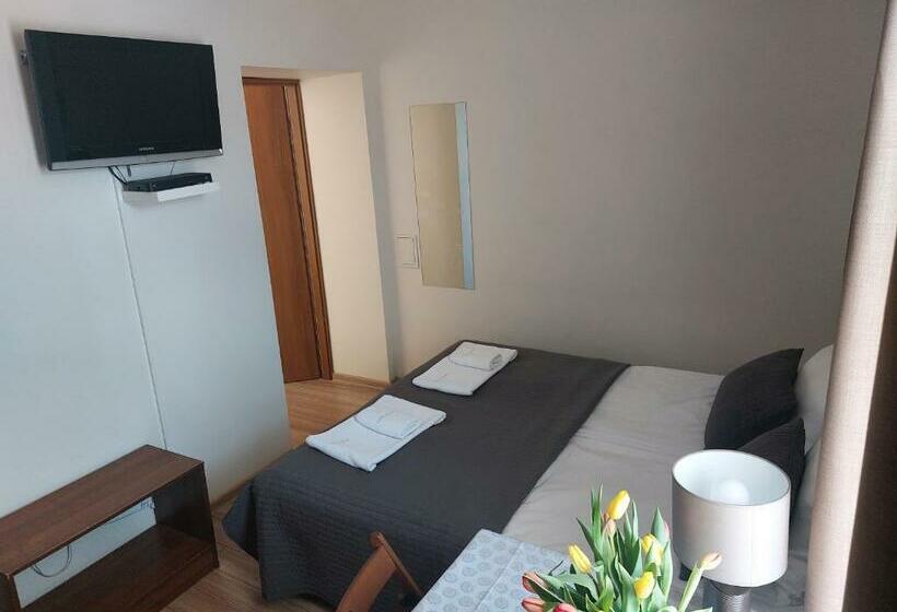 اتاق استاندارد, Willa Julia