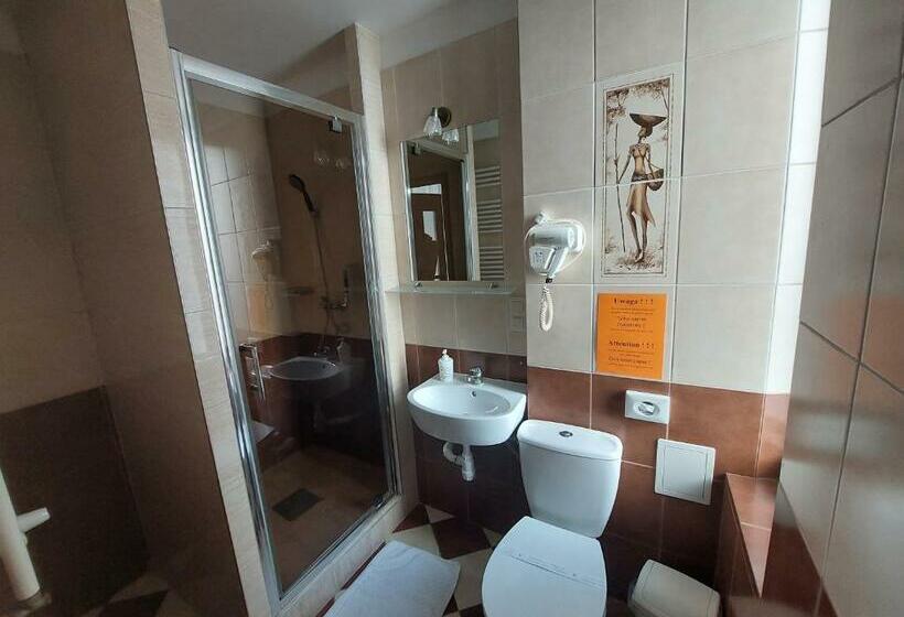 اتاق استاندارد, Willa Julia