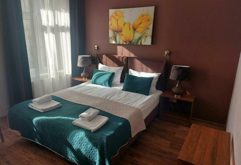 اتاق استاندارد, Willa Julia