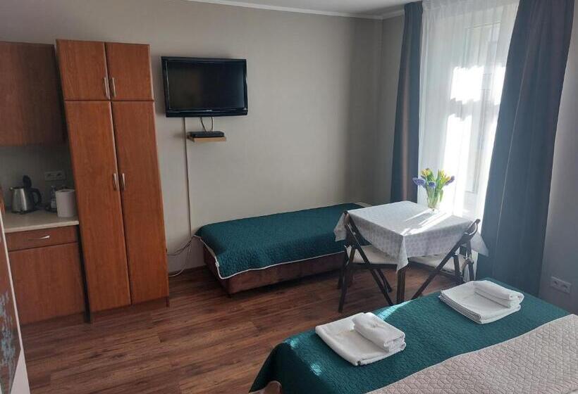 اتاق استاندارد, Willa Julia