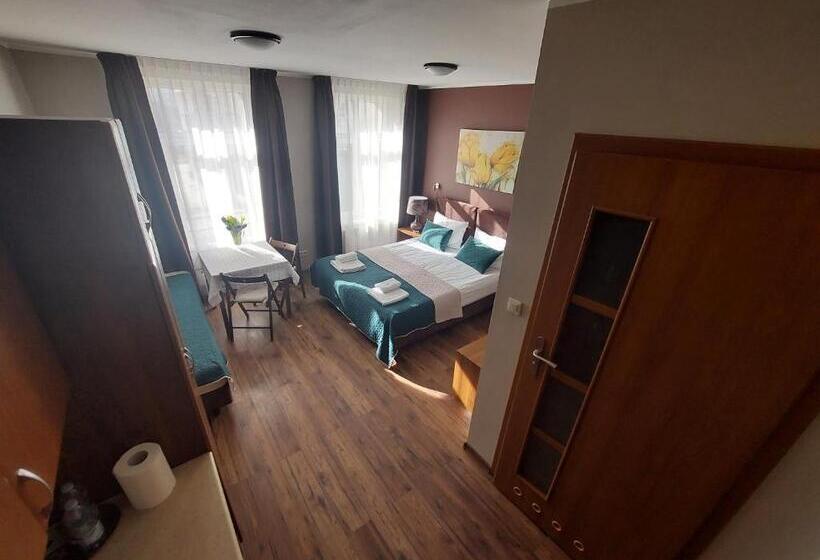 اتاق استاندارد, Willa Julia