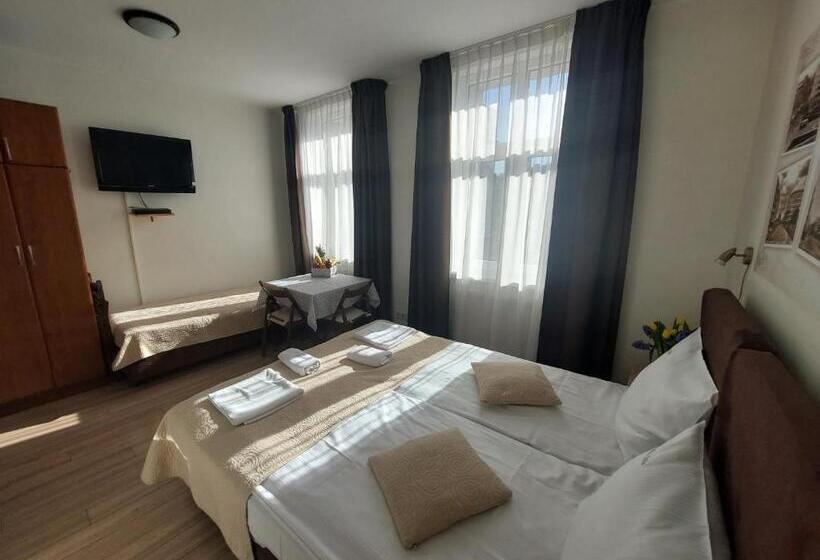 اتاق استاندارد, Willa Julia