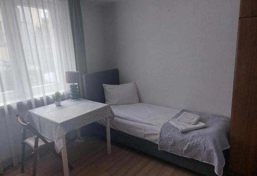 اتاق عادی یک تخته, Willa Julia