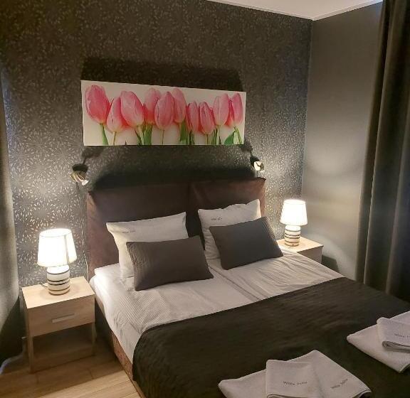 اتاق لوکس سه تخته, Willa Julia