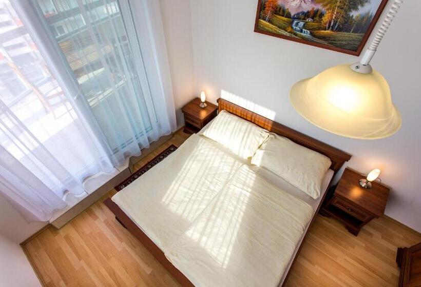 带两个卧室的顶楼公寓, Luxury Apartment Hotel Siófok