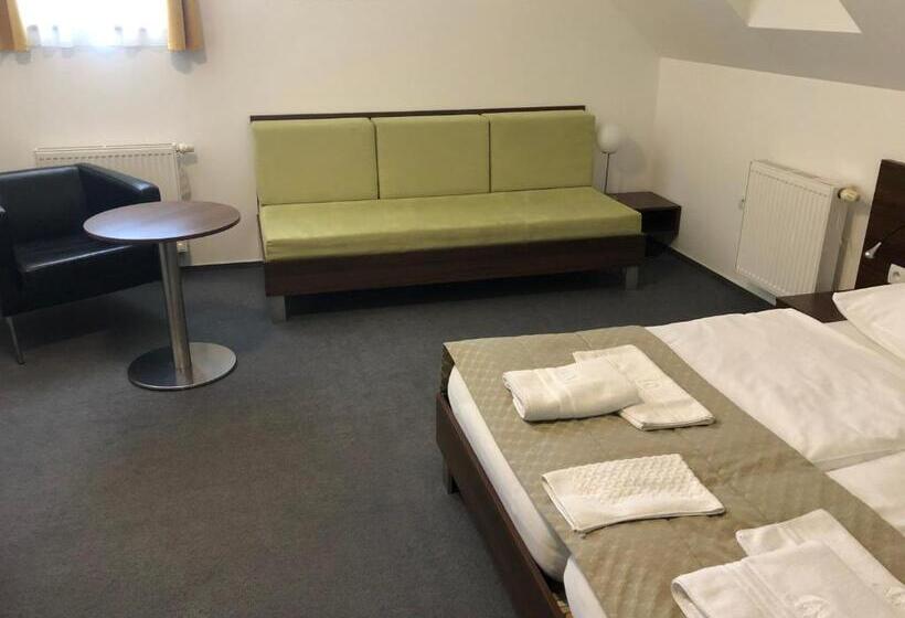 스탠다드 트리플 룸, Penzion U Zvonu