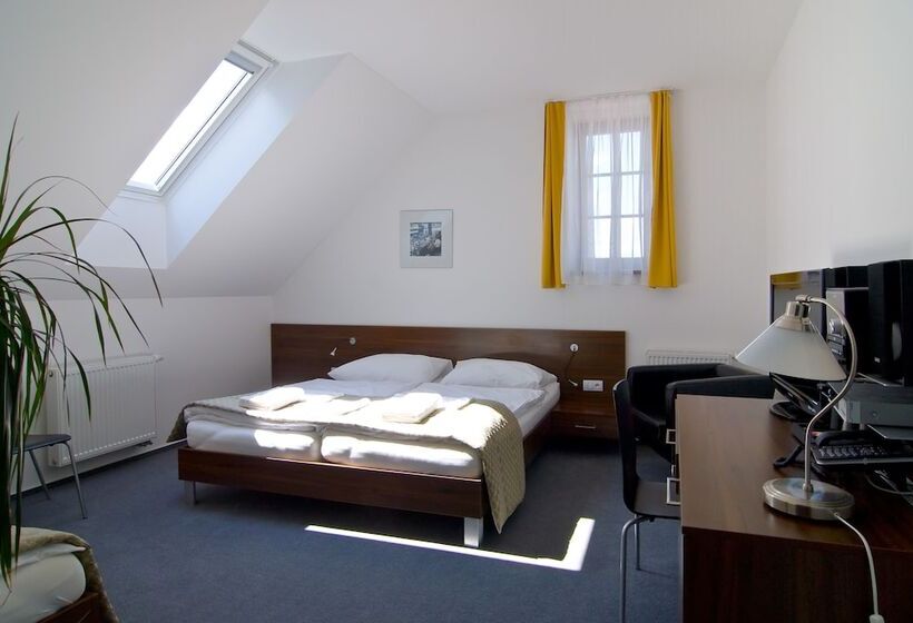 스탠다드 트리플 룸, Penzion U Zvonu