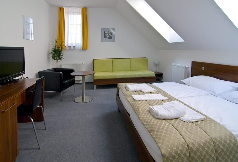 스탠다드 트리플 룸, Penzion U Zvonu