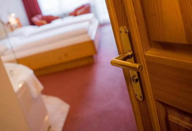 Standardzimmer mit Ausblick, Walliserhof