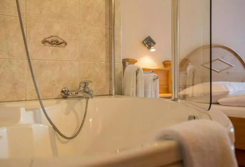 Standardzimmer mit Ausblick, Walliserhof