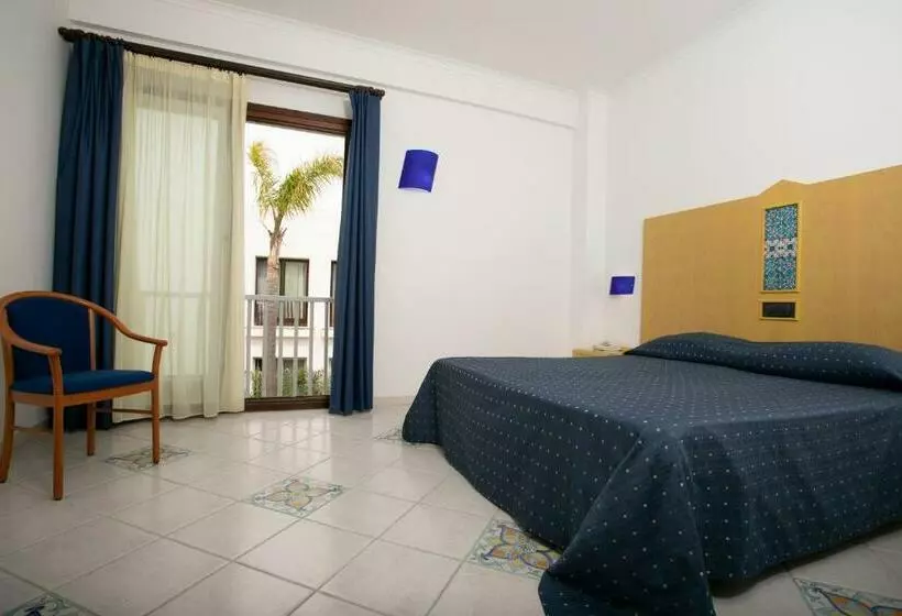اتاق استاندارد چهار تخته, Zahira Resort