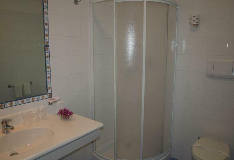 スタンダード4人部屋, Zahira Resort