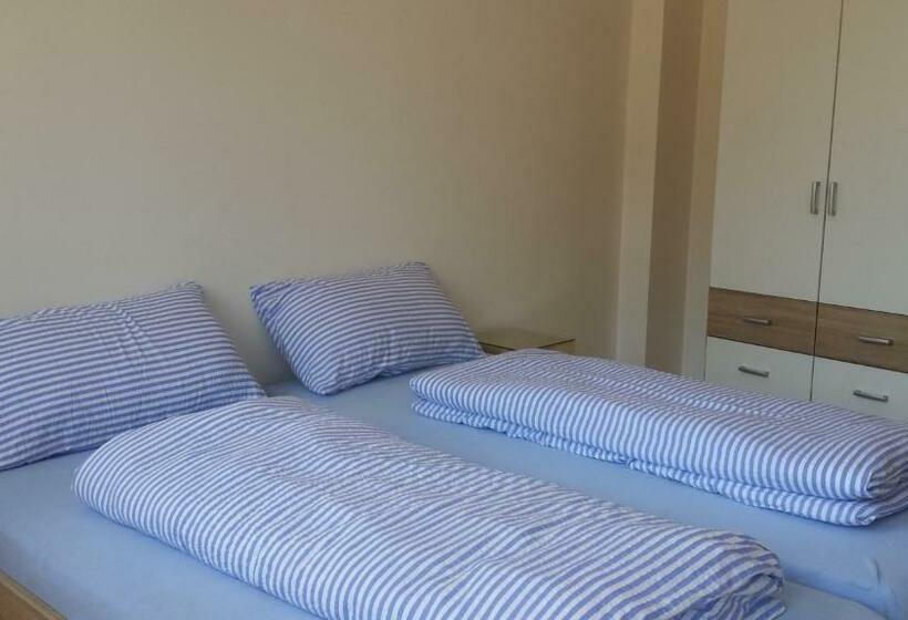 استودیوی استاندارد, Argentieri Guesthouse