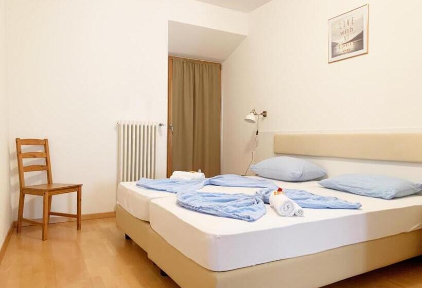 استودیوی استاندارد, Argentieri Guesthouse